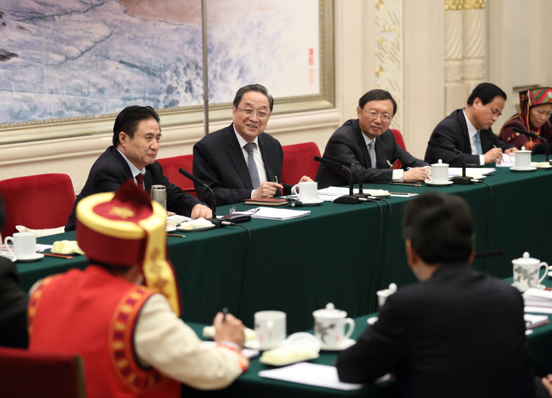 3月8日，中共中央政治局常委、全国政协主席俞正声参加十二届全国人大五次会议海南代表团的审议。